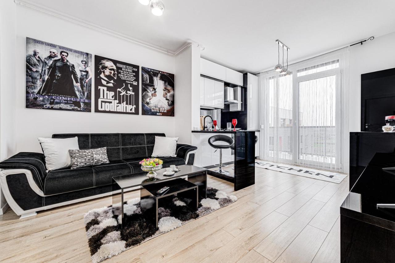 Apartamento Ari Cinema Apartament With 2M Videoproiector Arad Exterior foto