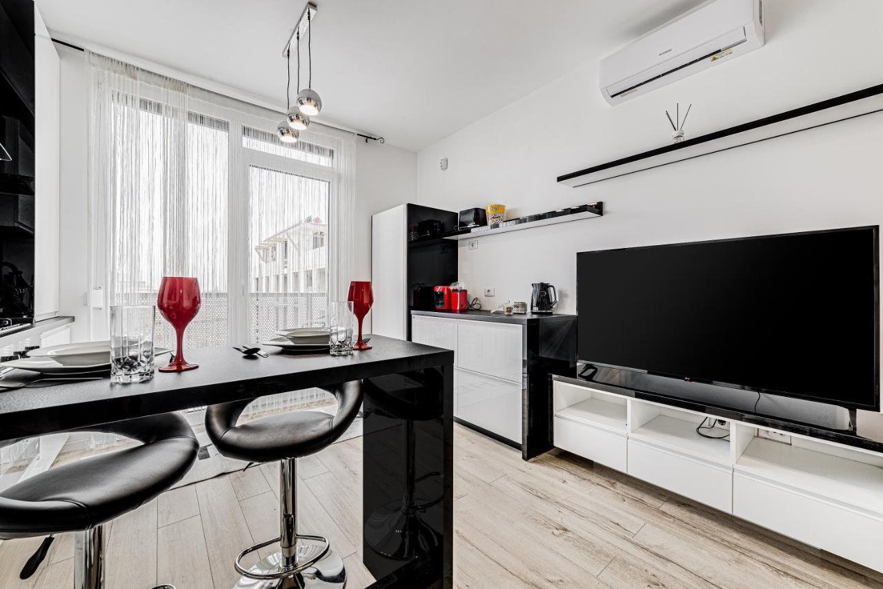 Apartamento Ari Cinema Apartament With 2M Videoproiector Arad Exterior foto